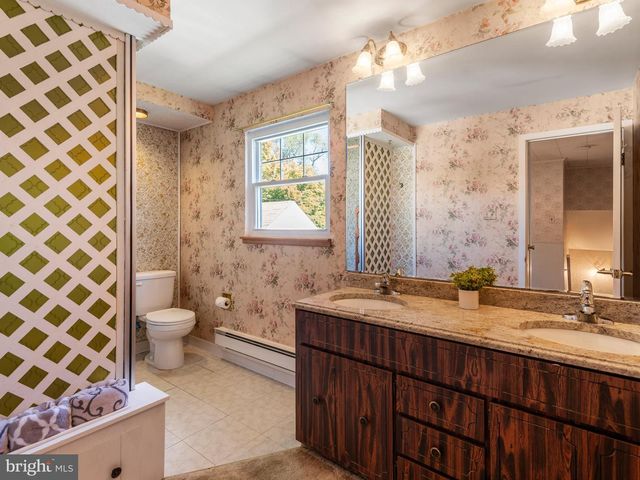 9818 WOODFERN RD, Philadelphia, PA 19115