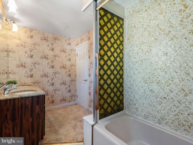 9818 WOODFERN RD, Philadelphia, PA 19115