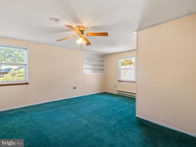 9818 WOODFERN RD, Philadelphia, PA 19115
