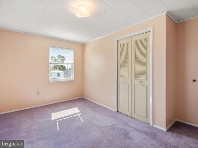 9818 WOODFERN RD, Philadelphia, PA 19115