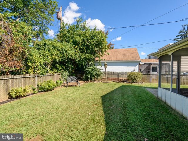9818 WOODFERN RD, Philadelphia, PA 19115