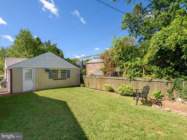 9818 WOODFERN RD, Philadelphia, PA 19115
