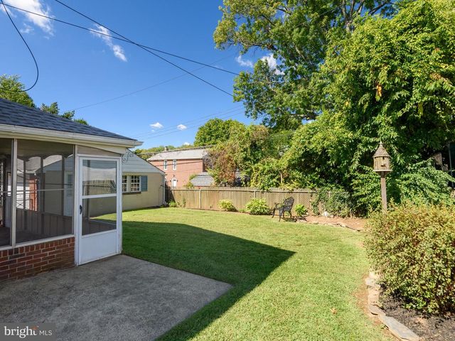 9818 WOODFERN RD, Philadelphia, PA 19115