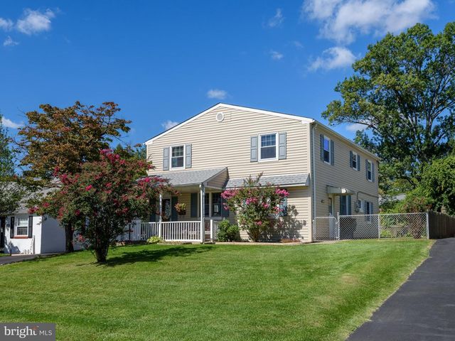 9818 WOODFERN RD, Philadelphia, PA 19115