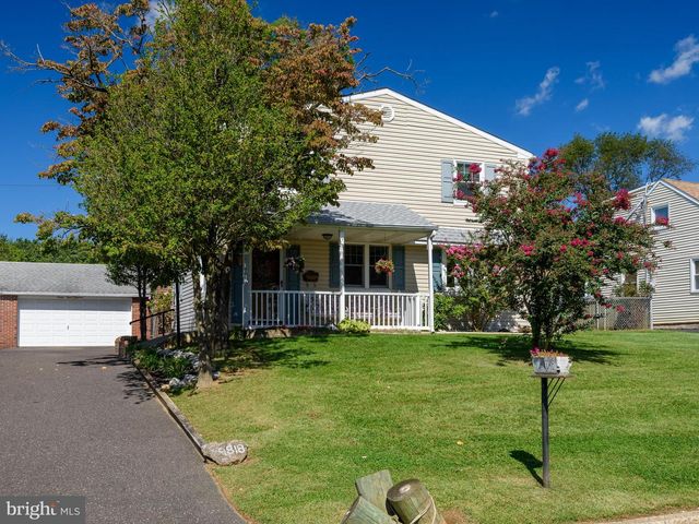9818 WOODFERN RD, Philadelphia, PA 19115