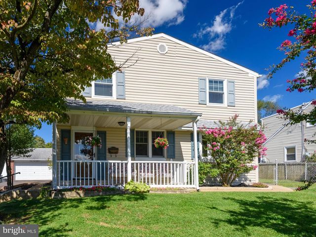 9818 WOODFERN RD, Philadelphia, PA 19115