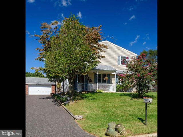 9818 WOODFERN RD, Philadelphia, PA 19115
