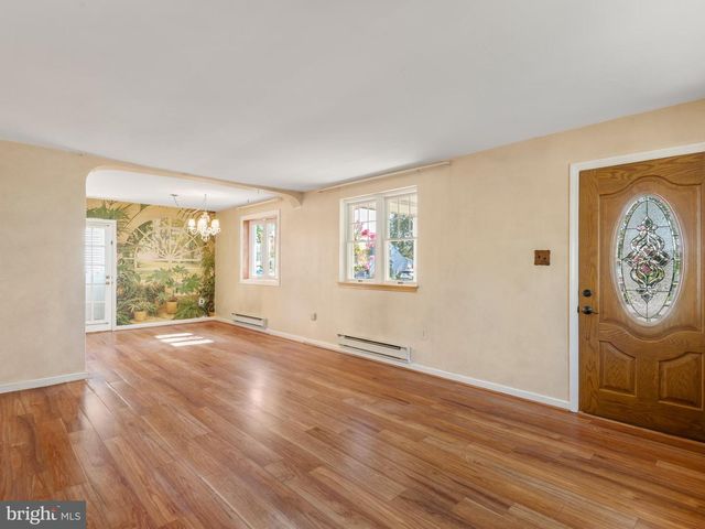 9818 WOODFERN RD, Philadelphia, PA 19115