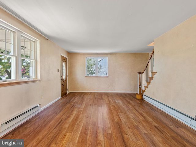 9818 WOODFERN RD, Philadelphia, PA 19115