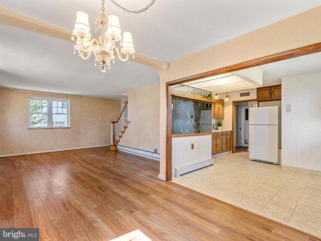 9818 WOODFERN RD, Philadelphia, PA 19115