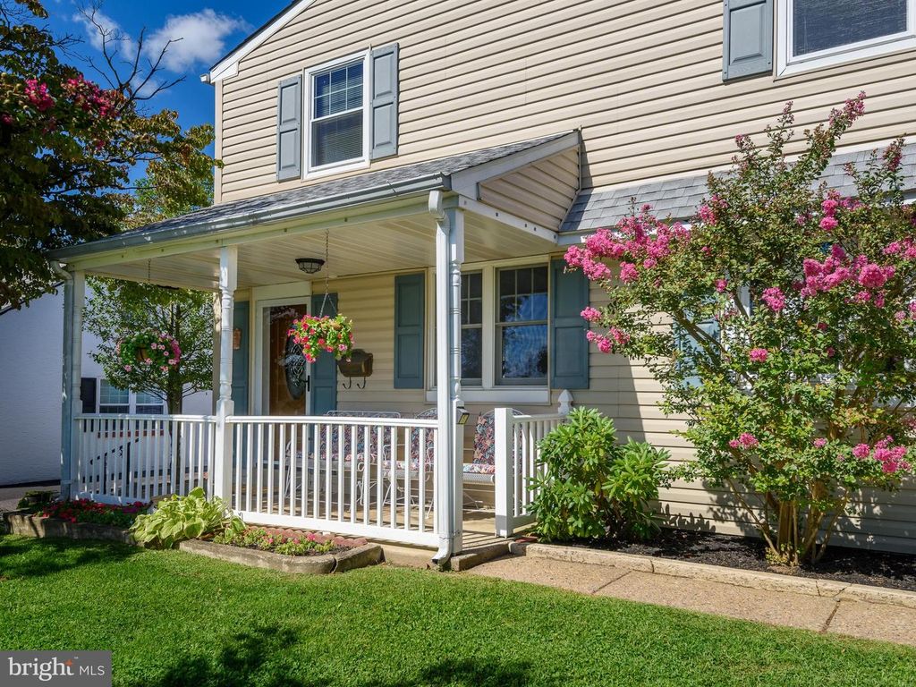 9818 WOODFERN RD, PHILADELPHIA, PA 19115 — photo 2