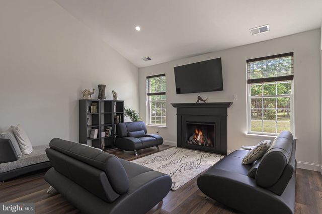 1092 CHEWS LANDING RD, Clementon, NJ 08021