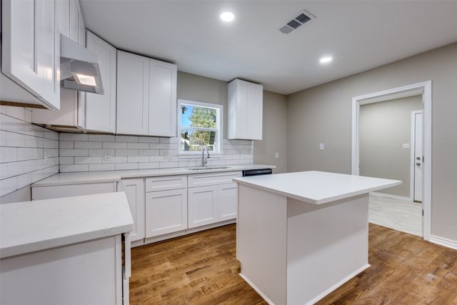 609 W Owing Street, Denison, TX 75020