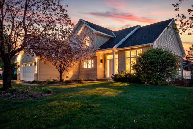 1672 Windsor Drive S, Shakopee, MN 55379