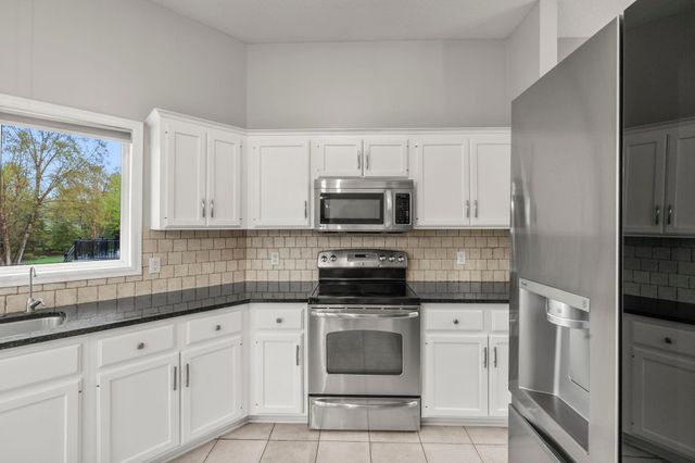 1672 Windsor Drive S, Shakopee, MN 55379