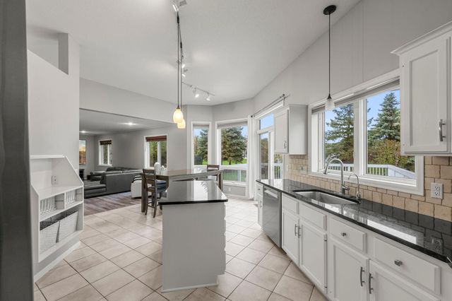 1672 Windsor Drive S, Shakopee, MN 55379