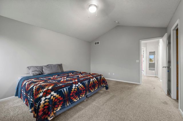 1672 Windsor Drive S, Shakopee, MN 55379