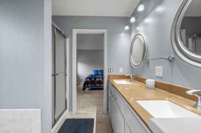 1672 Windsor Drive S, Shakopee, MN 55379