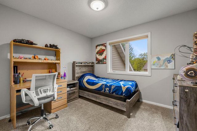 1672 Windsor Drive S, Shakopee, MN 55379