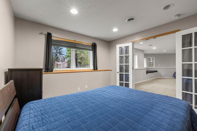 1672 Windsor Drive S, Shakopee, MN 55379