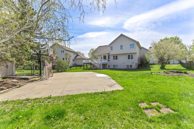 1672 Windsor Drive S, Shakopee, MN 55379