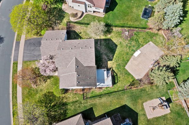 1672 Windsor Drive S, Shakopee, MN 55379