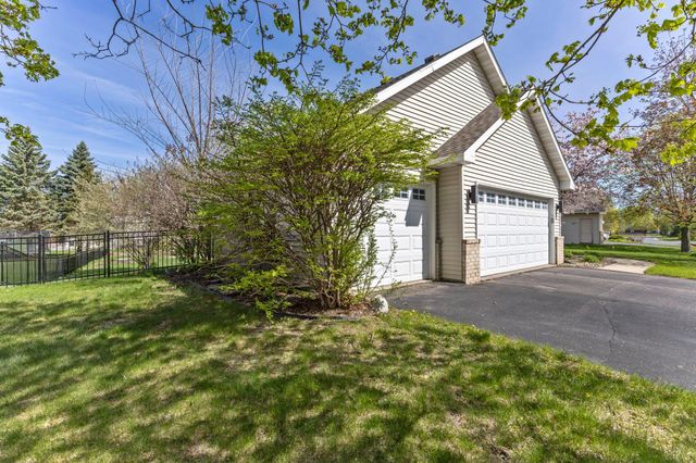 1672 Windsor Drive S, Shakopee, MN 55379