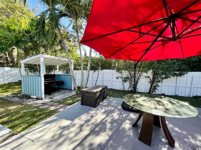 416 N Rainbow Drive, Hollywood, FL 33021