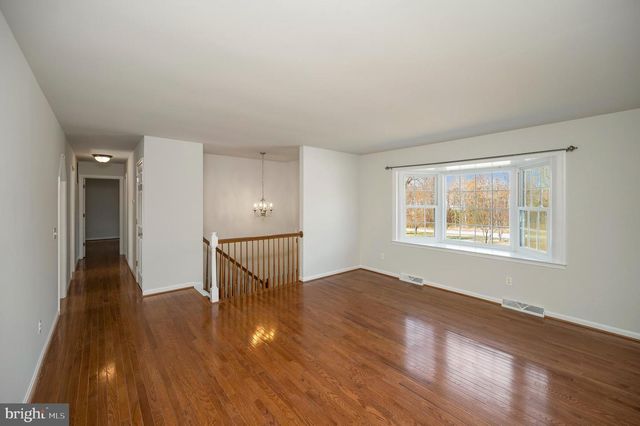 48 BELLE PLAINS RD, Fredericksburg, VA 22405