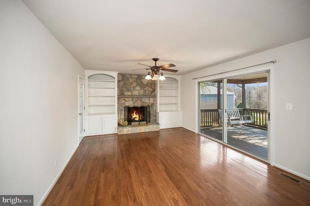 48 BELLE PLAINS RD, Fredericksburg, VA 22405