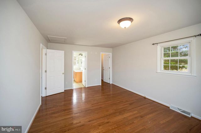 48 BELLE PLAINS RD, Fredericksburg, VA 22405