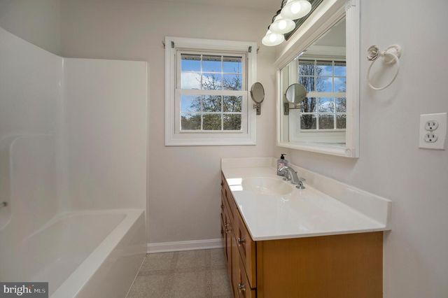 48 BELLE PLAINS RD, Fredericksburg, VA 22405