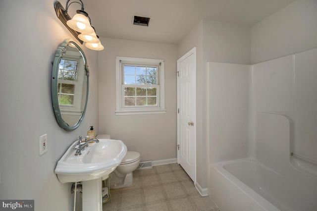 48 BELLE PLAINS RD, Fredericksburg, VA 22405