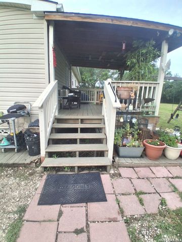 1025 COUNTY ROAD 3821, San Antonio, TX 78253
