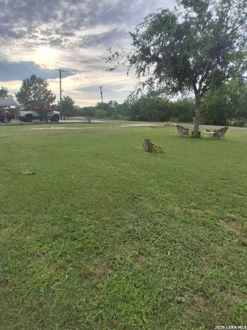 1025 COUNTY ROAD 3821, San Antonio, TX 78253