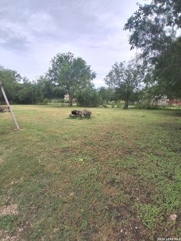 1025 COUNTY ROAD 3821, San Antonio, TX 78253