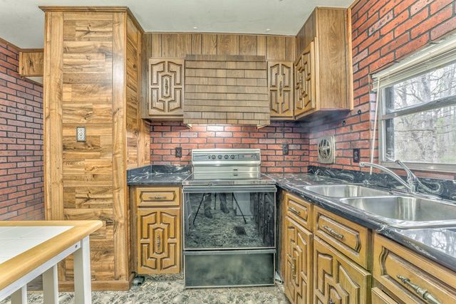 207 Carol Joyce Dr, Dalton, GA 30721