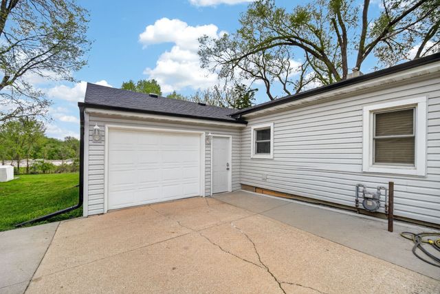 5415 NW Torgerson Drive, Des Moines, IA 50310