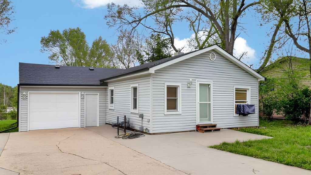 5415 NW Torgerson Drive, Des Moines, IA 50310
