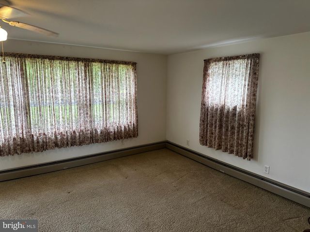8062 COLEBROOK RD, Palmyra, PA 17078