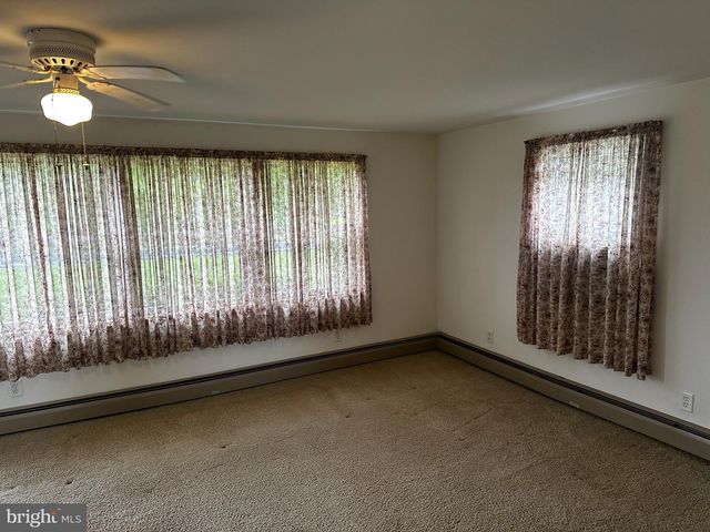 8062 COLEBROOK RD, Palmyra, PA 17078
