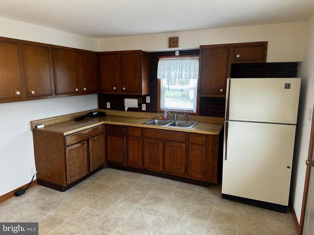 8062 COLEBROOK RD, Palmyra, PA 17078