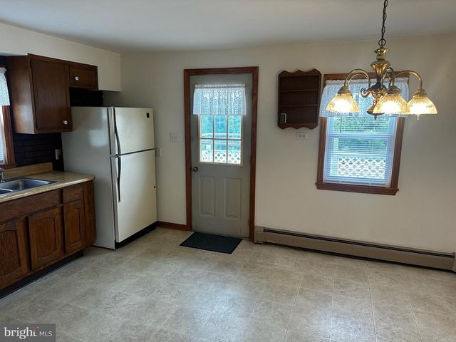 8062 COLEBROOK RD, Palmyra, PA 17078