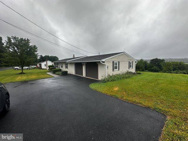 8062 COLEBROOK RD, Palmyra, PA 17078
