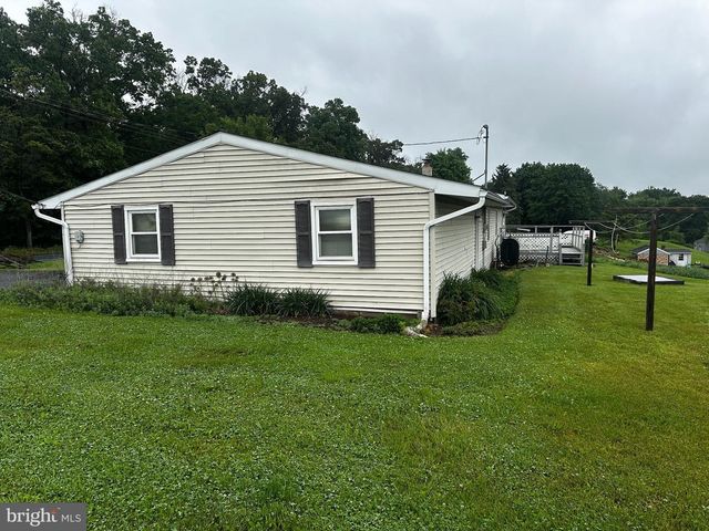 8062 COLEBROOK RD, Palmyra, PA 17078