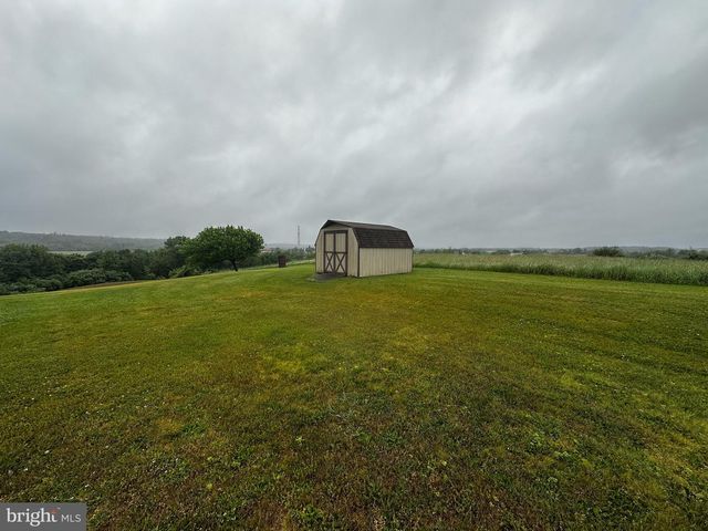 8062 COLEBROOK RD, Palmyra, PA 17078