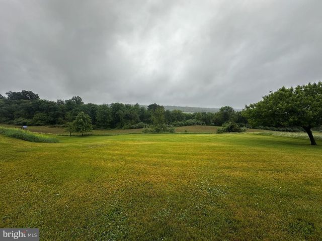 8062 COLEBROOK RD, Palmyra, PA 17078