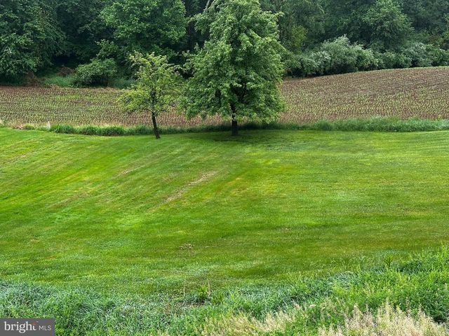 8062 COLEBROOK RD, Palmyra, PA 17078