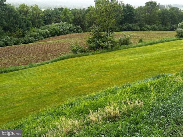 8062 COLEBROOK RD, Palmyra, PA 17078