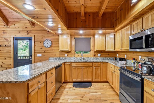 3516 Sand Ridge Way, Pigeon Forge, TN 37863